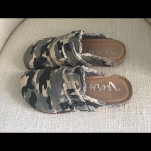 New Very G Camo Mule Size 8 ( no box)